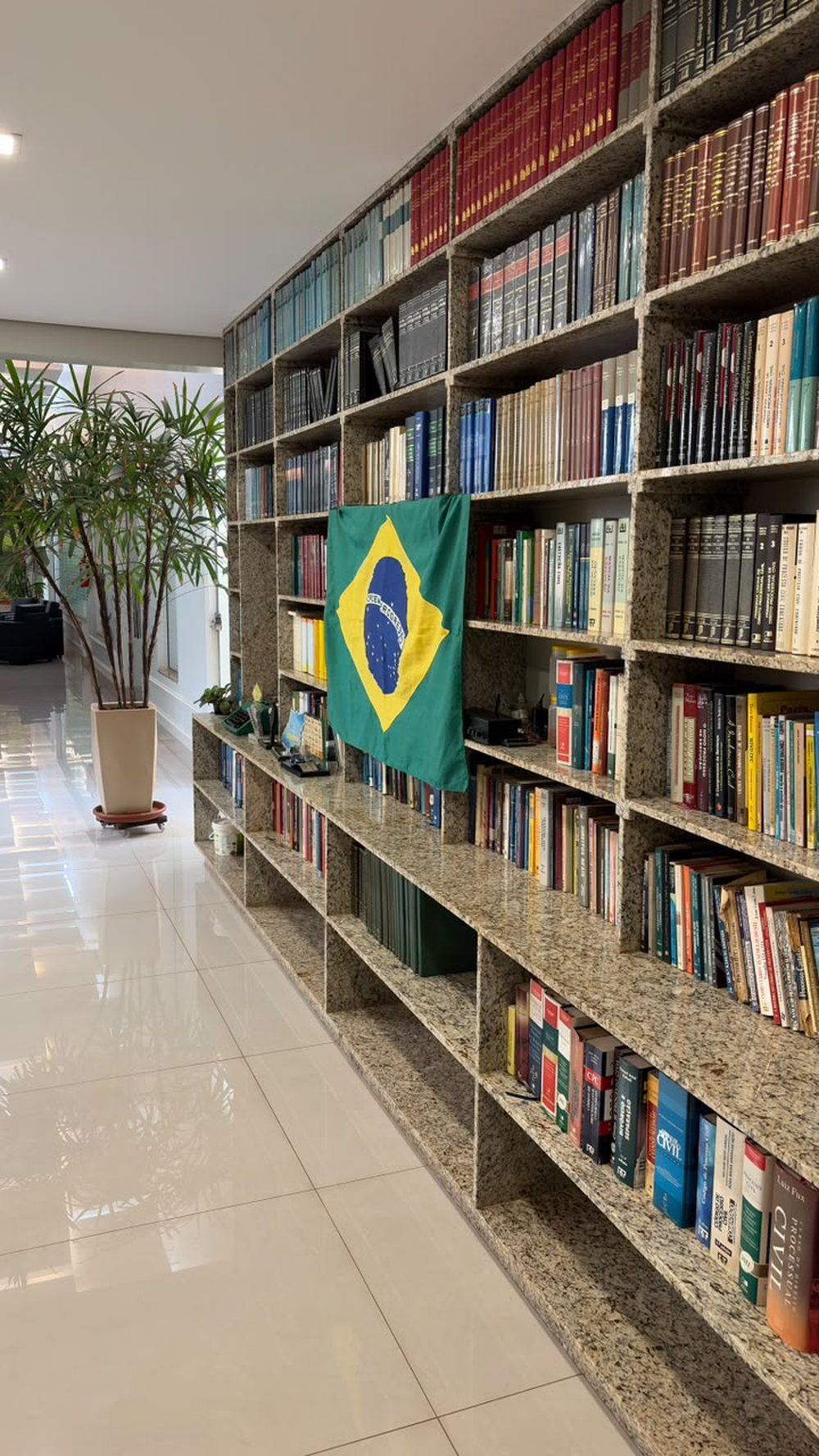 Biblioteca jurídica do escritório B&SN Advogados Associados